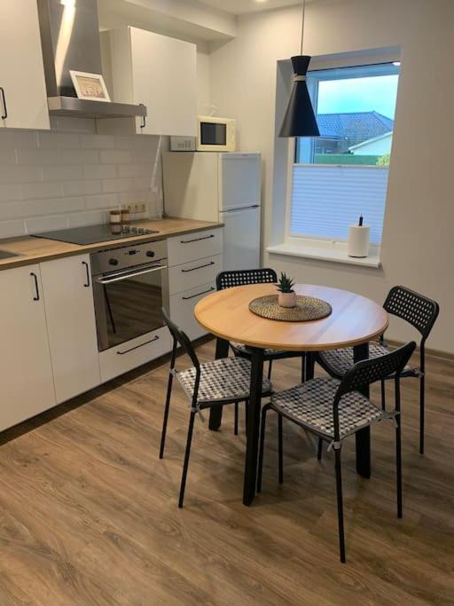 Cozy Apartment In Karmėlava Eksteriør billede